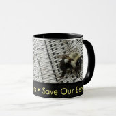 Red onze bijen - bijen op de Wicker Stoel Mok (Voorkant rechts)