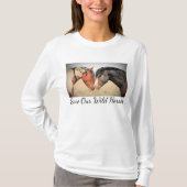 Red onze wilde paarden met lange hoes T-shirt (Voorkant)