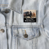 Red onze wilde paarden vierkante button 5,1 cm (In situ)