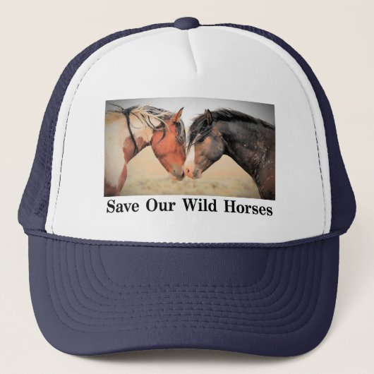 Red onze wildpaarden Trucker Hat Pet (Voorkant)