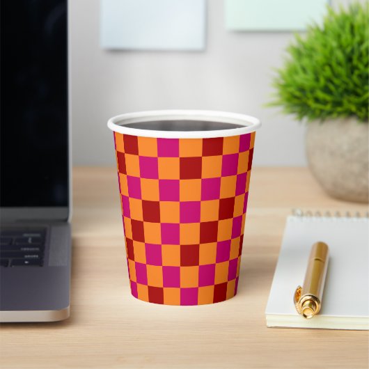 Red Orange Pink Checkered Pattern Design Papieren Bekers (Insitu)