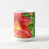 Red Oranje Day Lily Coffee Mok, Luke 12:27 Koffiemok (Center)