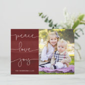 Red Painted Peace Love Joy Foto Vakantie Kaart (Staand voorkant)