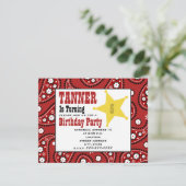 Red Paisley Bandana Kinder Cowboy Birthday Invite Kaart (Staand voorkant)