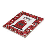 Red Paisley & Retro Stove Kitchen Tile Tegeltje<br><div class="desc">Een keukentegel met een afbeelding van een retroflecroodfornuis over een achtergrond van rode paisley.  Personaliseer met jouw naam.</div>