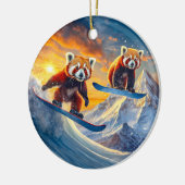 Red Pandas Snowboarden ontwerp van Rich AMeN Gill Keramisch Ornament (Links)