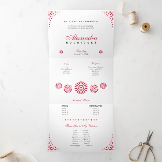 Red Papel Picado Mis Quince Años Drieluik Uitnodiging (Binnen)