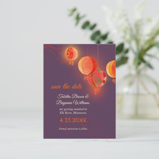 Red Paper Lantern Paars Weddenschap Save the Date Aankondigingskaart (Staand voorkant)