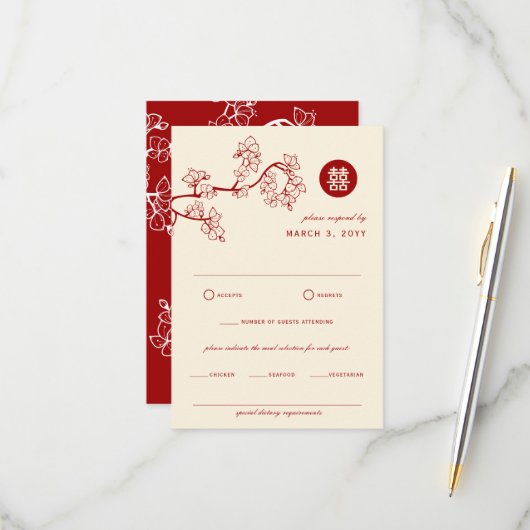 Red Peach/Plum Blossom Double Happiness Wedding RSVP Kaartje (Voorkant / Achterkant in situ)