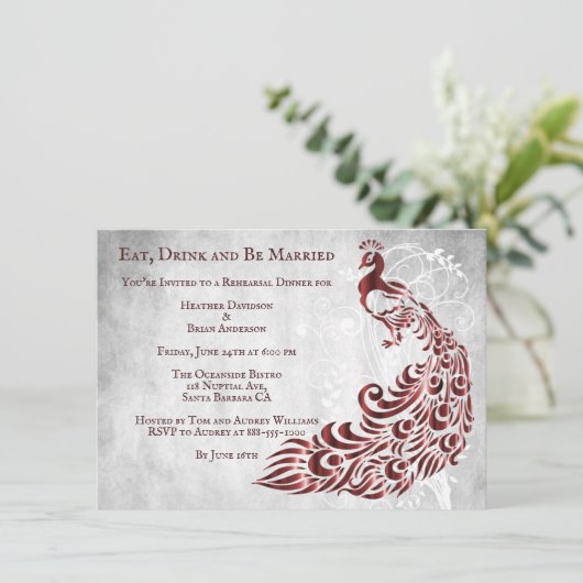 Red Peacock Leaf Vine Rehearsal Dinner Invite Kaart (Staand voorkant)