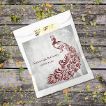 Red Peacock Leaf Vine Wedding Favor Bags Bedankzakje<br><div class="desc">Geef je gasten een huwelijksgunst met een set van Red Peacock Leaf Vine Wedding Favor Bag. Het ontwerp van de tas is voorzien van een lichtgrijze grijze achtergrond met een levendige rode pauw met een bladwijnenversiering. Pas de bruidegom en de bruidnamen aan samen met de trouwdatum.</div>