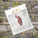 Red Peacock Wedding Favor Bag Bedankzakje<br><div class="desc">Geef je gasten een huwelijksgunst met een set van Red Peacock Wedding Favor Bag. Het ontwerp van de zak is voorzien van een elegante pauw tegen een delicate foliage- en slijpachtergrond. Pas de bruidegom en de bruidnamen aan samen met de trouwdatum. Extra trouwbenodigdheden zijn ook beschikbaar bij dit ontwerp.</div>