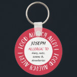Red Personalised Food Allergy Alert Gepersonalisee Sleutelhanger<br><div class="desc">Red Personalized Food Allergy Alert Gepersonaliseerd Alarm Sleutelhanger. Food Allergy Alert, wit op de rode cirkel aan de rand van het Sleutelhanger. Geef tekst uit om de naam en allergenen van het kind toe te voegen. Maak een lijst van allergenen of schrijf dat het kind epinefrine draagt. Bevestig aan kinder...</div>