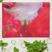 Red Petal Feather Art Print Theedoek (Gevouwen)