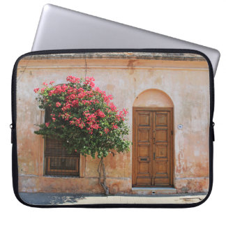 RED PETAL FLOWER OP CONCRETE WALL LAPTOP SLEEVE