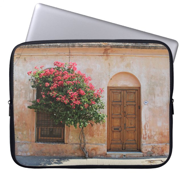 RED PETAL FLOWER OP CONCRETE WALL LAPTOP SLEEVE (Voorkant)
