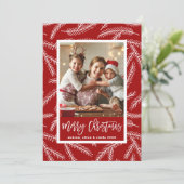 Red Pine Branch Pattern Merry Kerstfoto Feestdagenkaart (Staand voorkant)