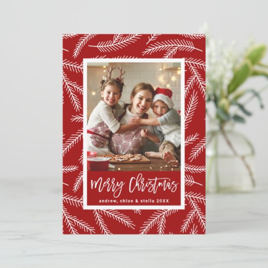 Red Pine Branch Pattern Merry Kerstfoto Feestdagenkaart (Staand voorkant)