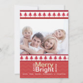 Red Pine Tree Merry en Bright Family Photo Card Feestdagenkaart (Voorkant)