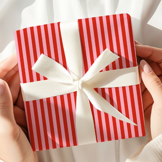 Red Pink Stripes Retro Cadeaupapier