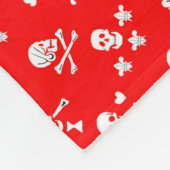 RED PIRATE BANNERS SKULL, CROSSED BOTTEN, SWOREN FLEECE DEKEN (Hoek)