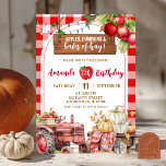 Red Plaid Appelpompoen en balen van hooi Kaart<br><div class="desc">Red Plaid Apple pompoen en balen van hooi uitnodiging,  Apple en tractor verjaardag,  Preppy Apple verjaardag,  Red Tractor Kids verjaardag,  Bushel van plezier,  Bushel en een Peck,  Oogst Apple verjaardag,  Red Apple 1e verjaardag,  Apple van onze ogen verjaardagsuitnodiging,  Apple Orchard Kids verjaardag.</div>