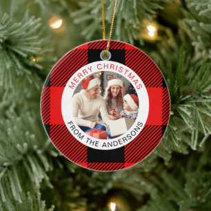 Red Plaid Modern Eenvoudige Kerstfamilie 2 Foto Keramisch Ornament