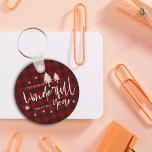 Red Plaid Prachtig Tijd van het Jaar Kerstcadeau Sleutelhanger<br><div class="desc">Rood en zwart Plaid Wonderful Time Of The Year Kerstcadeau Sleutelhanger. Voeg een feestelijk tintje toe aan uw vakantiegeschenk met deze charmante "Red Plaid Wonderful Time of Year Christmas Gift Sleutelhanger." Deze sleutelhanger is ideaal voor het verspreiden van feestvreugde en heeft een klassieke rode achtergrond in combinatie met een elegante...</div>