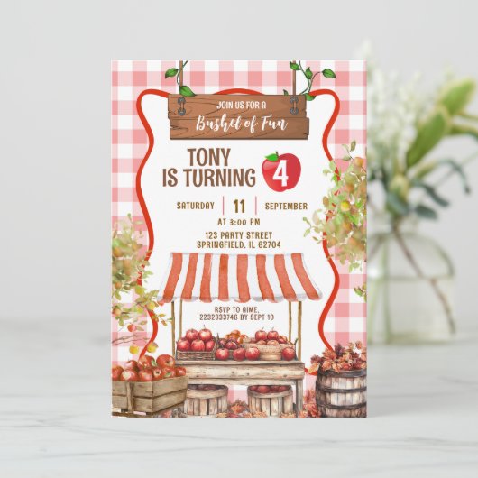 Red Plaid Quirky Apple Orchard Birthday Kaart (Staand voorkant)