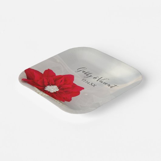 Red Poinsettia en White Pearls Wedding Papieren Bordje (Gebogen)