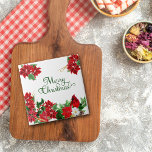 Red Poinsettia kardinaal Kerstmis Tegeltje<br><div class="desc">Deze elegante Holiday keramische tegel is voorzien van een ondergrens van rode punsettia, heilig, groen en goudversiering. Aan de ene kant is een rode kardinaal die op een witte poinsettia bloesem is geperst. Elk van de hoogste hoeken heeft een kleinere rode poinsettia bouquet, en de "Kerst van de Vergroting"is in...</div>