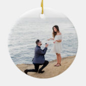 Red Poinsettia Wreate First Kerstmis Keramisch Ornament (Achterkant)