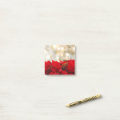 Red Poinsettias met Golden Bokeh Kerstmis Post-it® Notes (Op bureau)
