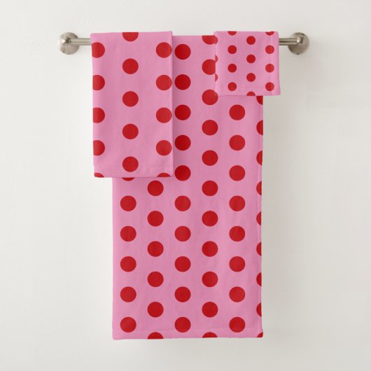 Red Polka Dots on Pink Bad Handdoek (Insitu)