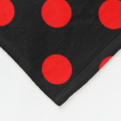 Red Polka Dots Pattern on Black Background Fleece Deken (Hoek)