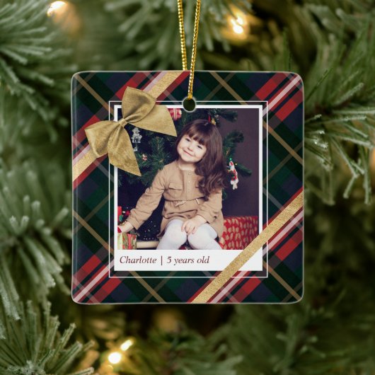 Red Pset Gift Wrapped & Gold Bow Cadeau Foto Keramisch Ornament (Boom)