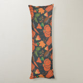 Red pumpkin seamless pattern and carrots lichaamskussen (Achterkant (Verticaal))
