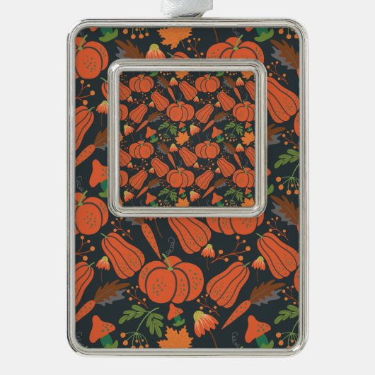 Red pumpkin seamless pattern and carrots verzilverd omlijst ornament (Voorkant)