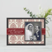Red Ribbon Damask Jubileum Party Invitation Kaart (Staand voorkant)