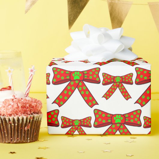 Red Ribbon Dog Paw Prints In Green Christmas Cadeaupapier (Verjaardagsfeest)