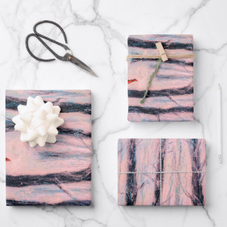 Red Riding Hood-achtige figuur in een winterbos Inpakpapier Vel