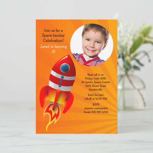 Red Rocket Photo Birthday Party Invitation Kaart (Staand voorkant)