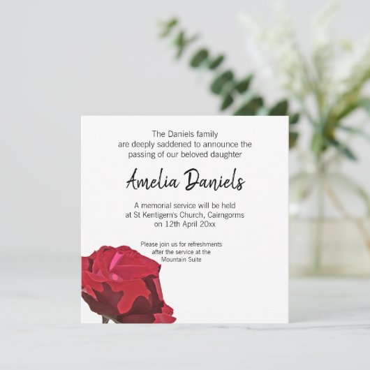 Red Rose begrafenisaankondiging Kaart (Staand voorkant)