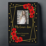 Red Rose Black en Gold Quinceañera Fotoplaat<br><div class="desc">Goud en zwart Quinceañera met levendige traditionele rode rozen en klassieke scripttypografie. Het malplaatje van de foto via Pixabay vergunning gegeven onder CC0 en moet met uw eigen foto worden vervangen</div>
