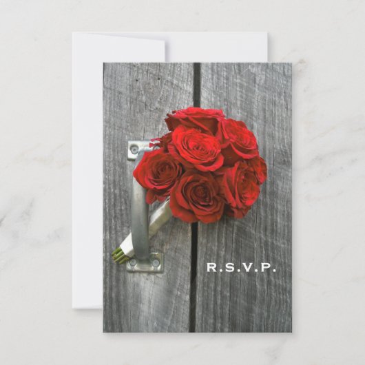 Red Rose Boeket & Schuur Hout Bruiloft RSVP Kaartje (Voorkant)
