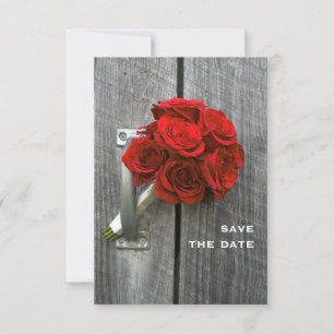 Red Rose Bouquet en Barnwood Wedding Save the Date