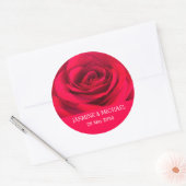 Red Rose Custom Name Floral Wedding, Verloving Ronde Sticker (Envelop)