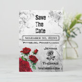 Red Rose en Grunge Textured Wedding Save the Date Kaart (Staand voorkant)