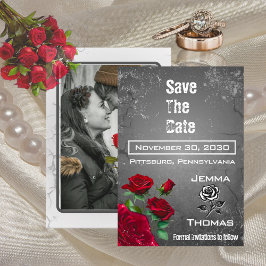 Red Rose en Grunge Textured Wedding Save the Date Kaart