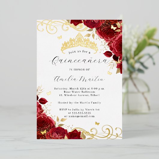 Red Rose Gold Floral Swirl Quinceanera Folie Uitnodiging (Staand Voorkant)